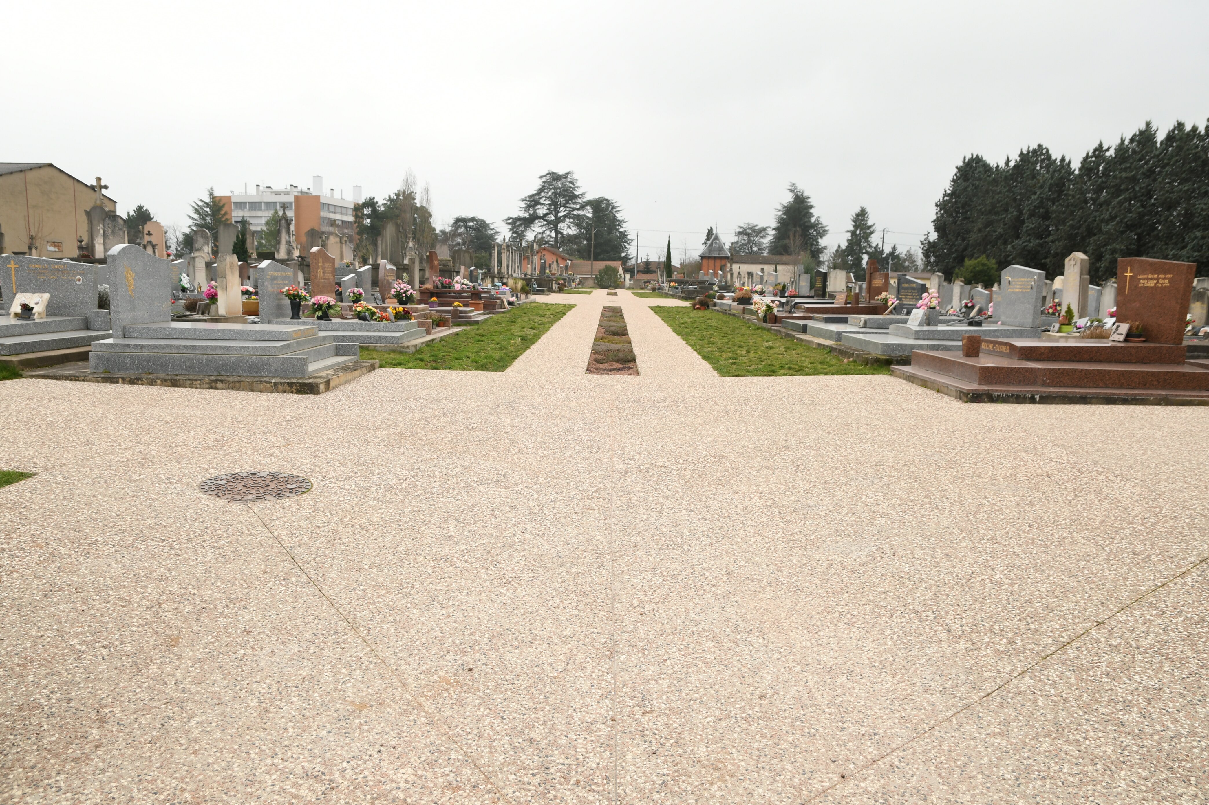 La végétalisation du cimetière de Riorges se poursuit
