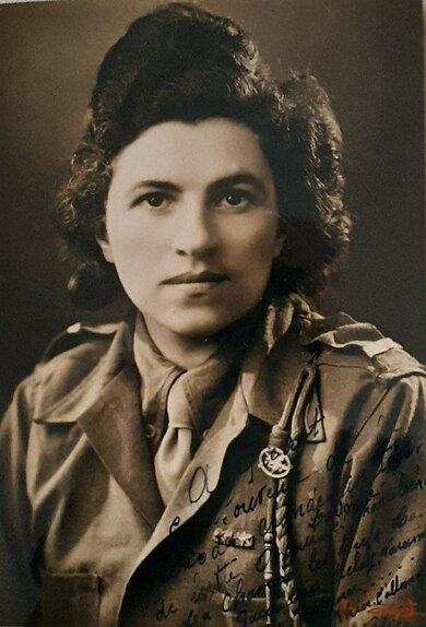 Lieutenant Alice Arteil en uniforme