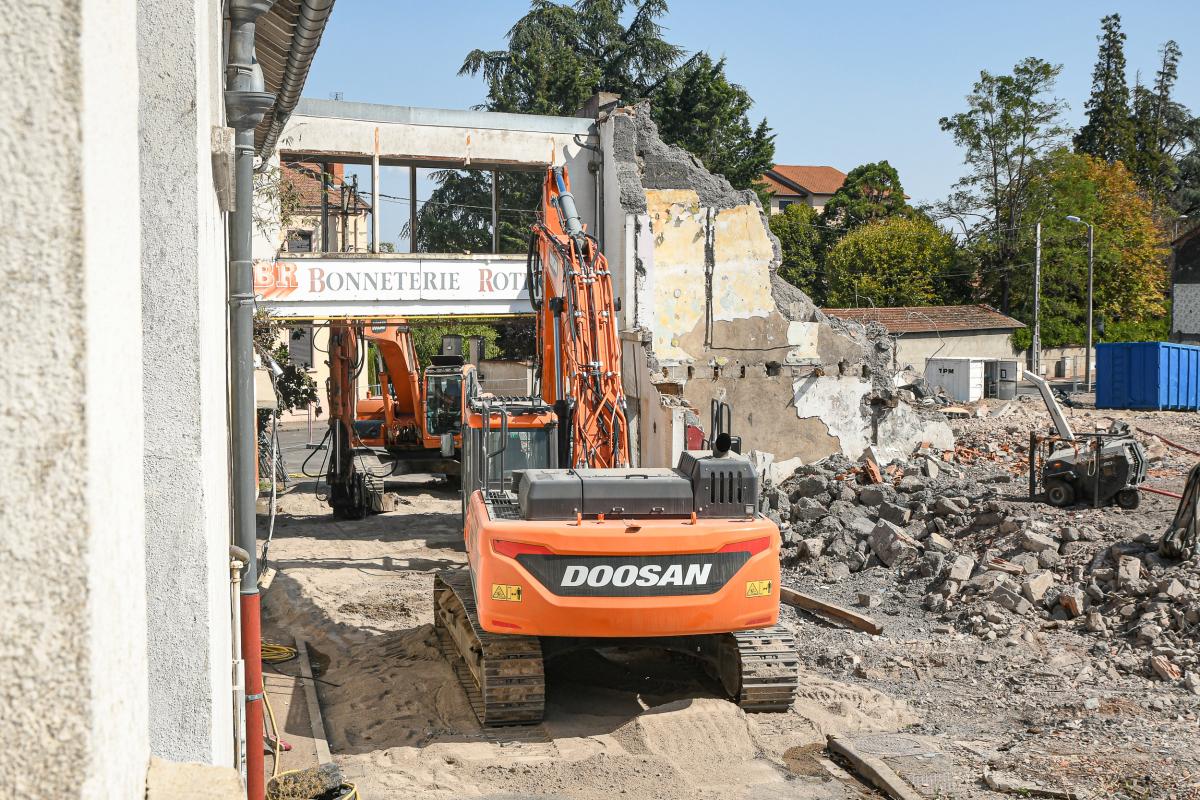 Demolition-passerelle---Anthony-Sion---Ville-de-Riorges---Septembre-2020-3