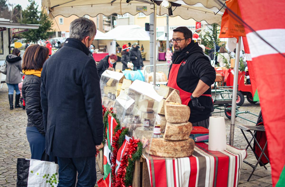 Marche-de-Noel--Anthony-Sion---Ville-de-Riorges---Decembre-2021-17